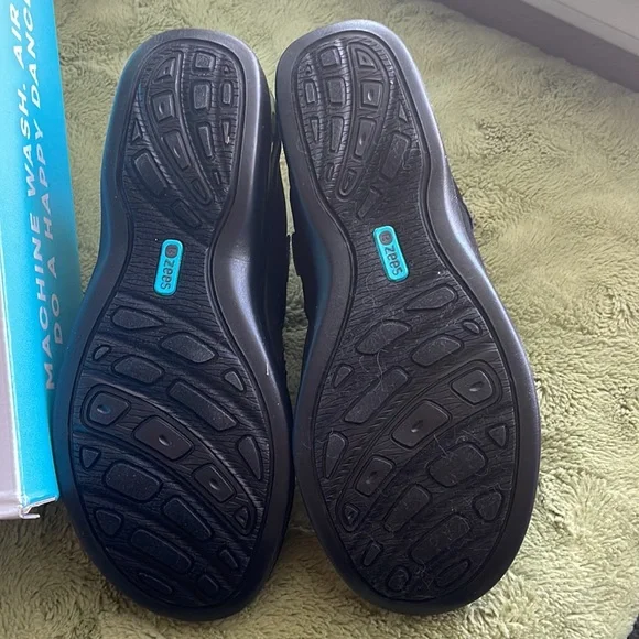 🆕Bzees Dashing Bright black rhinestone clog - Picture 4 of 5